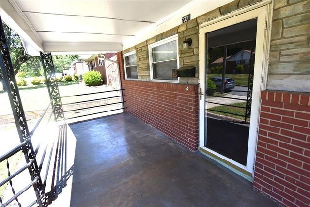 2301 Douglas Hill Drive, Winston-salem, NC 27105
