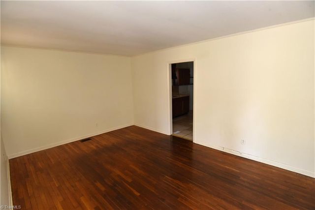 2301 Douglas Hill Drive, Winston-salem, NC 27105