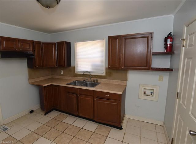 2301 Douglas Hill Drive, Winston-salem, NC 27105