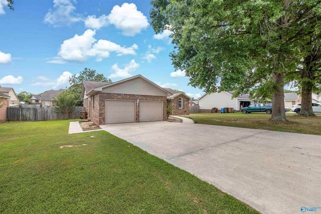 2203 Springdale Drive, Hartselle, AL 35640