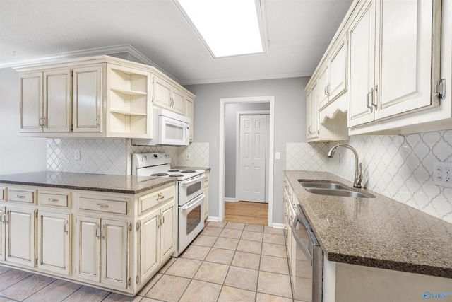 2203 Springdale Drive, Hartselle, AL 35640