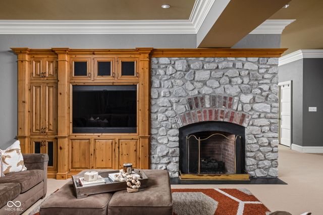42 Monahan Road, Zionsville, IN 46077