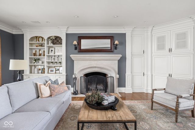 42 Monahan Road, Zionsville, IN 46077