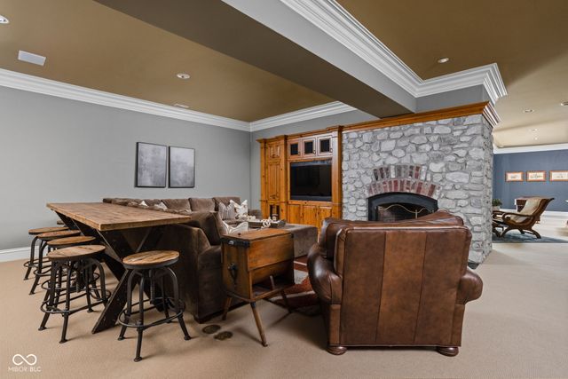 42 Monahan Road, Zionsville, IN 46077