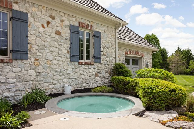 42 Monahan Road, Zionsville, IN 46077