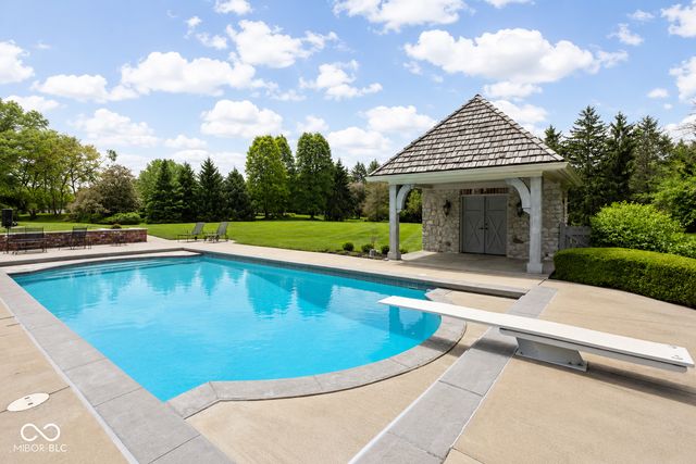 42 Monahan Road, Zionsville, IN 46077