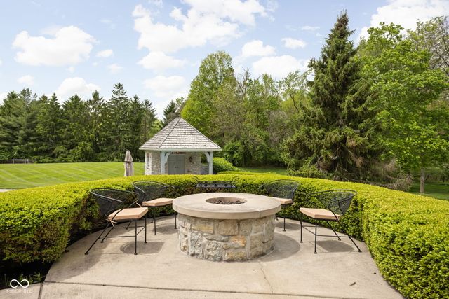 42 Monahan Road, Zionsville, IN 46077