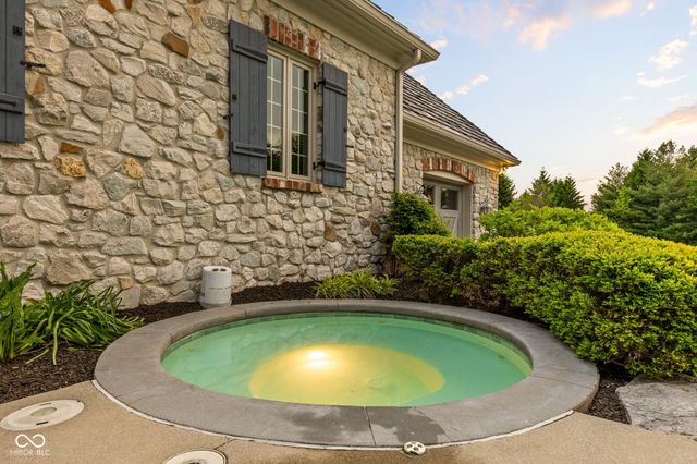 42 Monahan Road, Zionsville, IN 46077