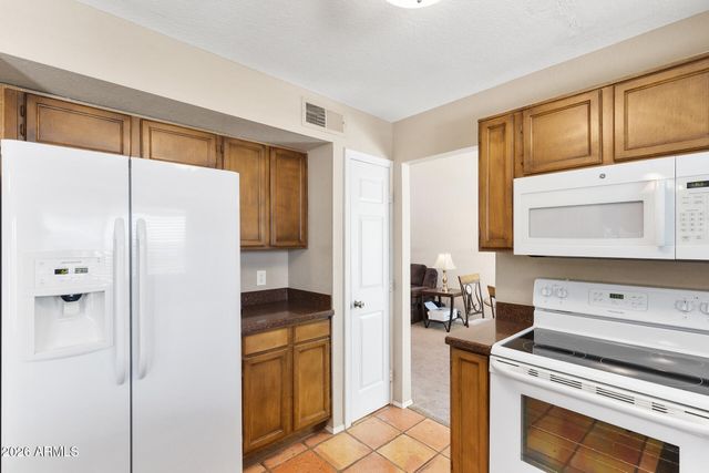 3947 W WHISPERING WIND Drive, Glendale, AZ 85310