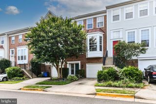 45692 WATERLOO STATION SQ, Sterling, VA 20166