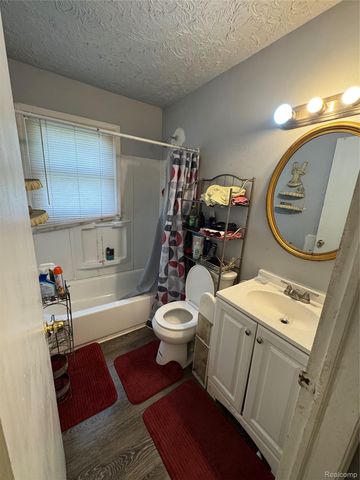 8247 Heyden Street, Detroit, MI 48228