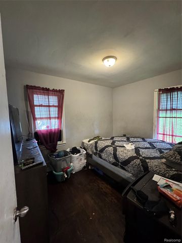 8247 Heyden Street, Detroit, MI 48228