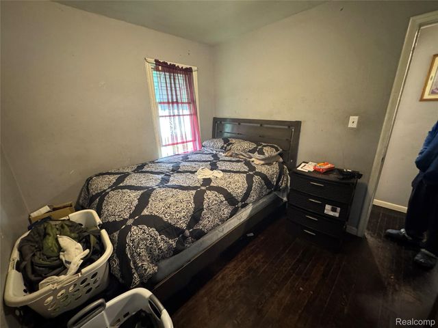 8247 Heyden Street, Detroit, MI 48228