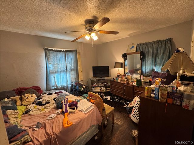 8247 Heyden Street, Detroit, MI 48228