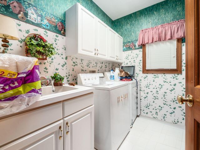 895 Linworth Village Drive, Columbus, OH 43235