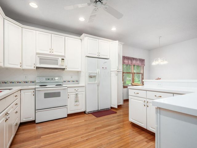 895 Linworth Village Drive, Columbus, OH 43235
