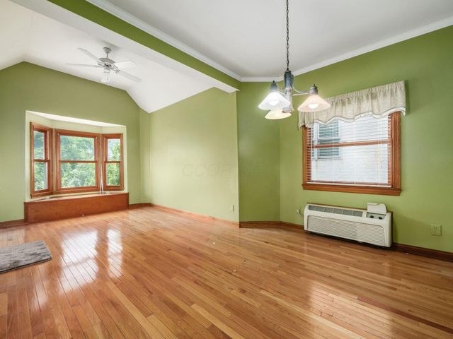 895 Linworth Village Drive, Columbus, OH 43235