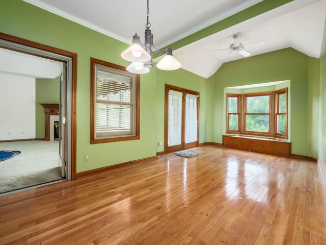 895 Linworth Village Drive, Columbus, OH 43235
