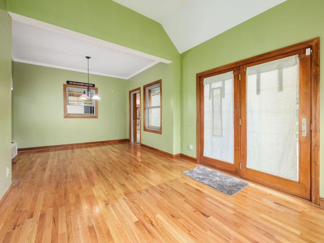 895 Linworth Village Drive, Columbus, OH 43235
