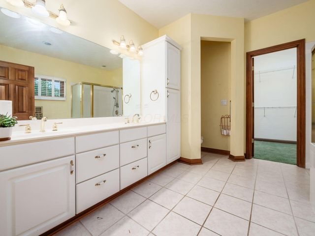895 Linworth Village Drive, Columbus, OH 43235