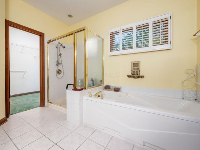895 Linworth Village Drive, Columbus, OH 43235
