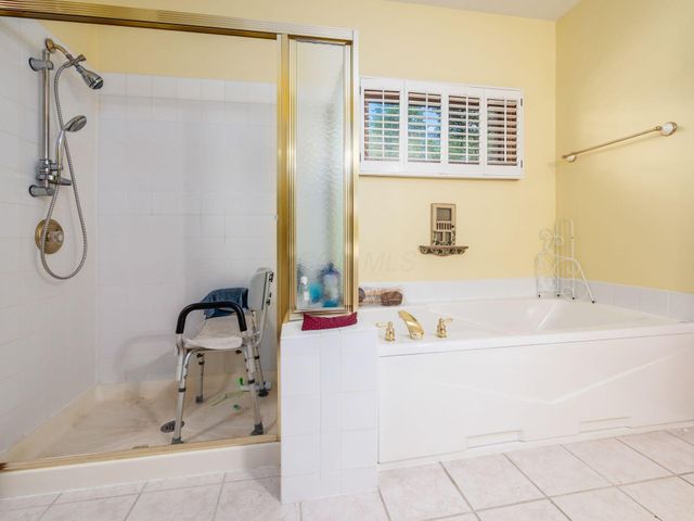 895 Linworth Village Drive, Columbus, OH 43235