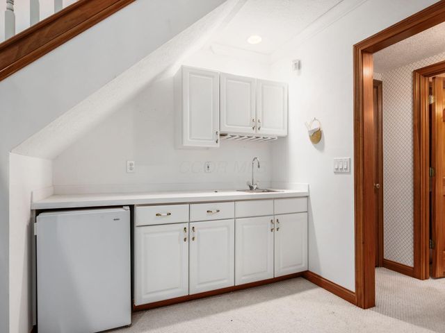895 Linworth Village Drive, Columbus, OH 43235