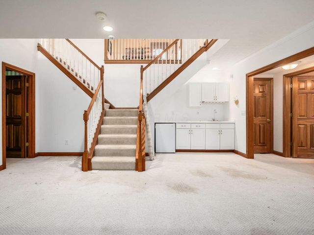 895 Linworth Village Drive, Columbus, OH 43235