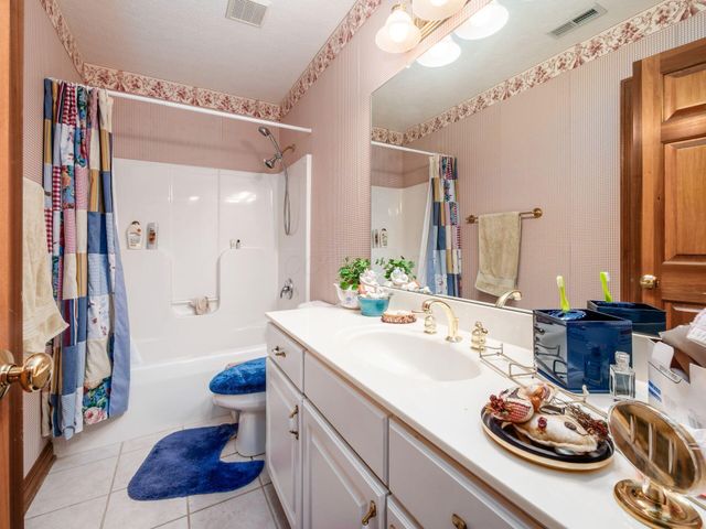 895 Linworth Village Drive, Columbus, OH 43235