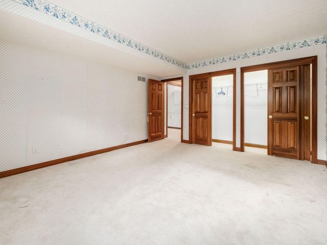 895 Linworth Village Drive, Columbus, OH 43235