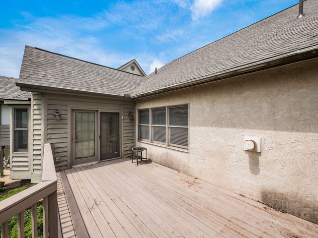 895 Linworth Village Drive, Columbus, OH 43235