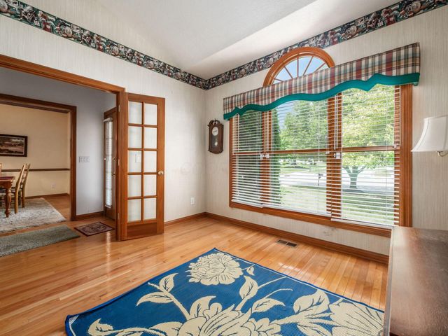 895 Linworth Village Drive, Columbus, OH 43235