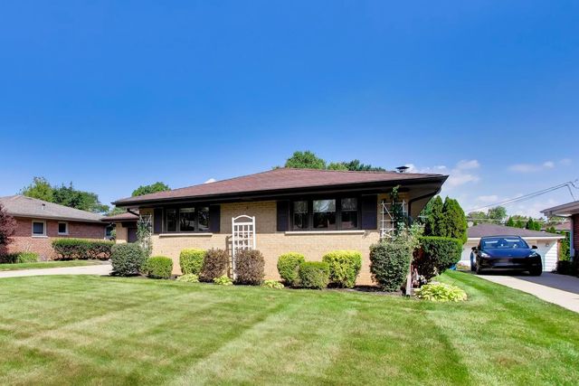 704 W Lonnquist Boulevard, Mount Prospect, IL 60056