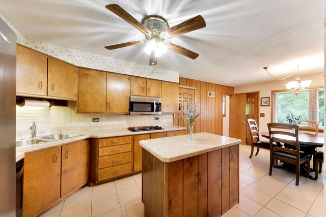 704 W Lonnquist Boulevard, Mount Prospect, IL 60056