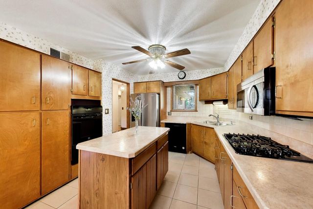 704 W Lonnquist Boulevard, Mount Prospect, IL 60056