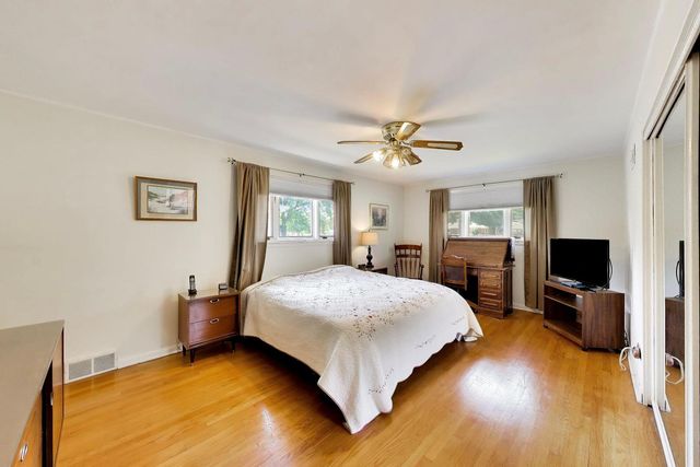 704 W Lonnquist Boulevard, Mount Prospect, IL 60056
