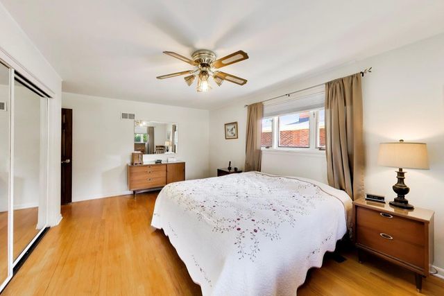 704 W Lonnquist Boulevard, Mount Prospect, IL 60056