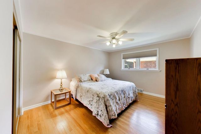 704 W Lonnquist Boulevard, Mount Prospect, IL 60056