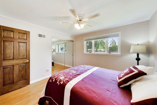 704 W Lonnquist Boulevard, Mount Prospect, IL 60056