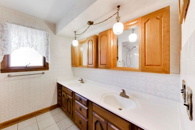 704 W Lonnquist Boulevard, Mount Prospect, IL 60056