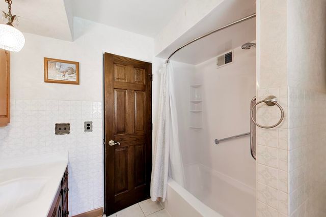 704 W Lonnquist Boulevard, Mount Prospect, IL 60056