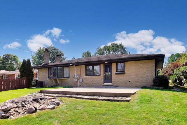 704 W Lonnquist Boulevard, Mount Prospect, IL 60056