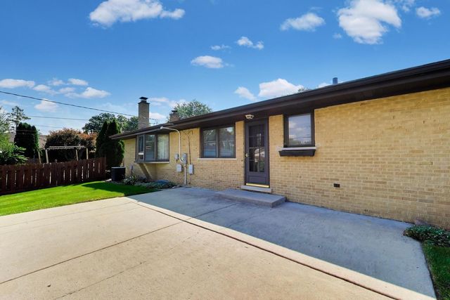 704 W Lonnquist Boulevard, Mount Prospect, IL 60056