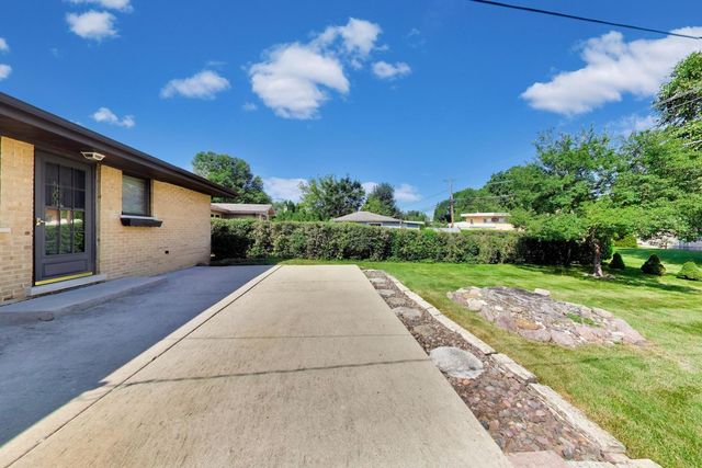 704 W Lonnquist Boulevard, Mount Prospect, IL 60056