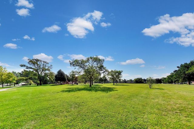 704 W Lonnquist Boulevard, Mount Prospect, IL 60056