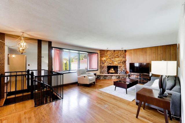 704 W Lonnquist Boulevard, Mount Prospect, IL 60056