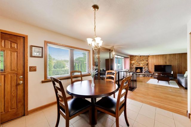 704 W Lonnquist Boulevard, Mount Prospect, IL 60056
