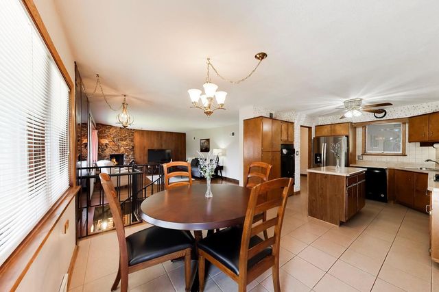 704 W Lonnquist Boulevard, Mount Prospect, IL 60056