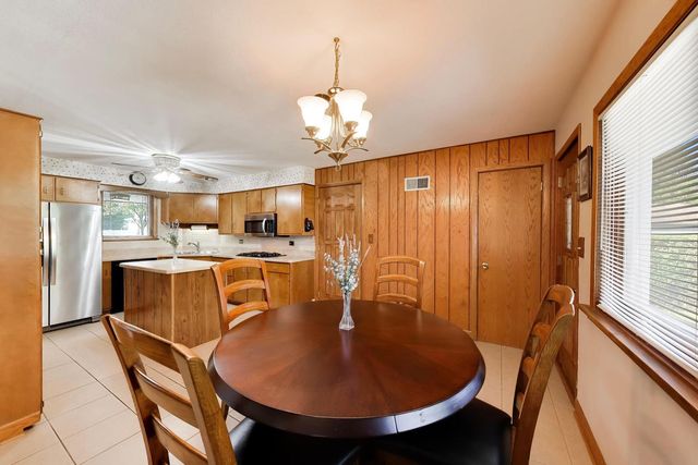 704 W Lonnquist Boulevard, Mount Prospect, IL 60056