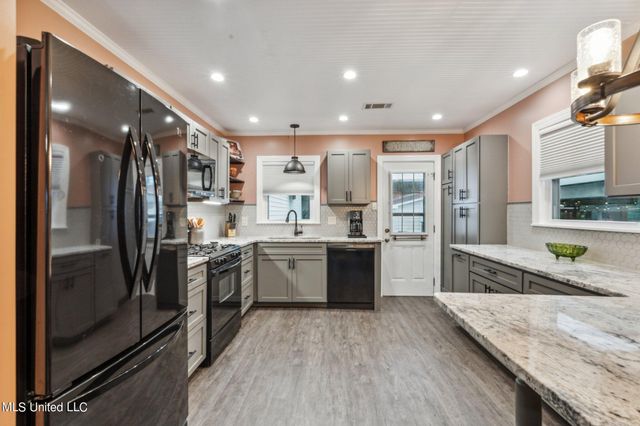 172 Summer Place, Biloxi, MS 39530